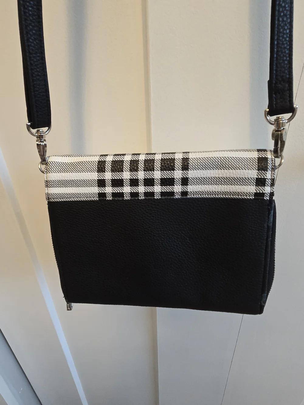 thirty-one Black and White Plaid Crossbody Bag - Picture 6 of 8